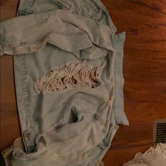 Jean jacket - Picture 1 of 4
